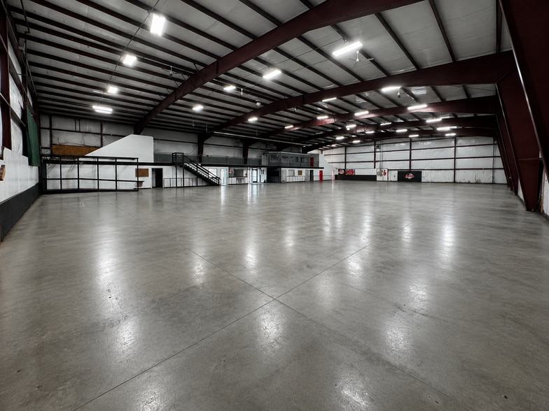 More Photos Of 1856 Nimitz Dr, De Pere Distribution For Lease