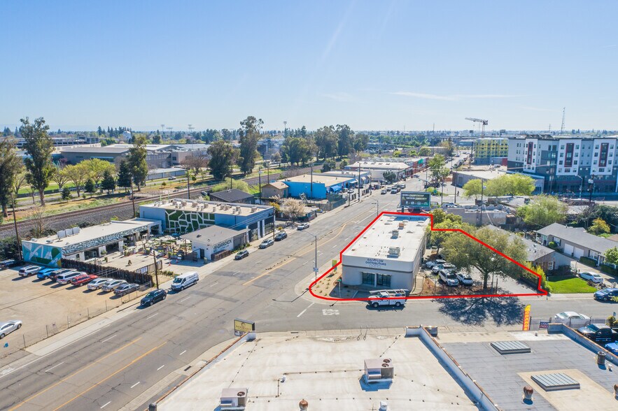 More Photos Of 6400 Elvas Ave, Sacramento Freestanding For Sale