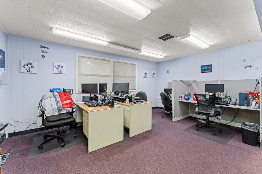 More Photos Of 515 NE 8th St, Grants Pass Office For Sale
