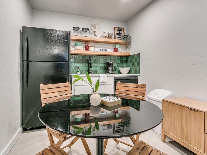 More Photos Of 527 E Main St, Norman Storefront For Lease