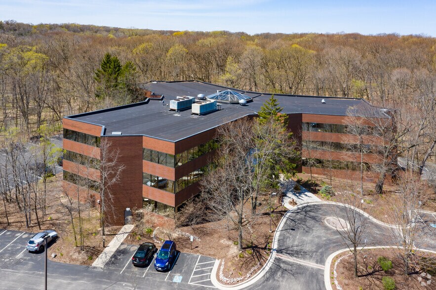 More Photos Of 13555 Bishops Ct, Brookfield Office For Lease