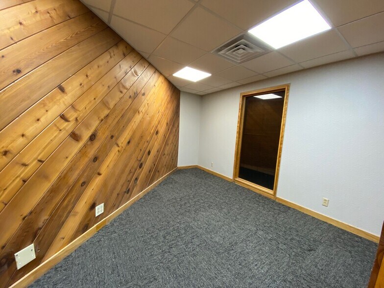 More Photos Of 14401 E 42nd St, Independence Unknown For Lease