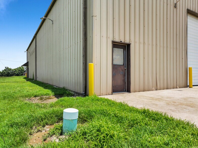 More Photos Of 7387 TX-164 Hwy, Buffalo Warehouse For Lease