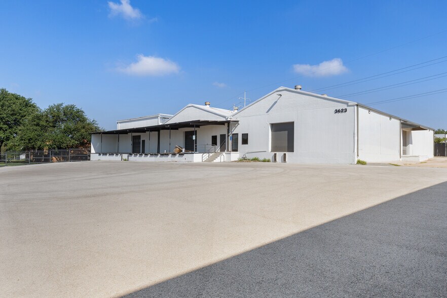 More Photos Of 3623-3625 E Vickery Blvd, Fort Worth Warehouse For Sale
