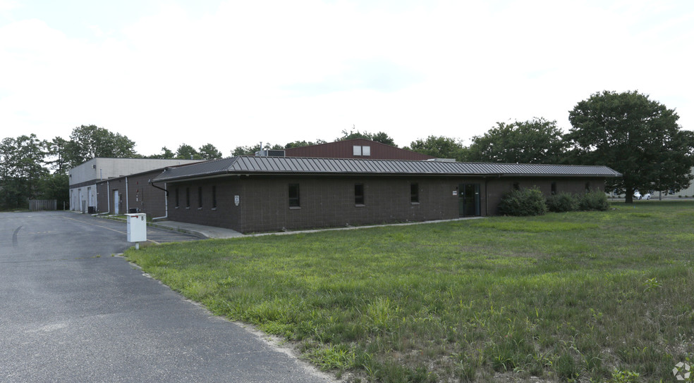 More Photos Of 8 Executive Dr, Toms River Manufacturing For Lease
