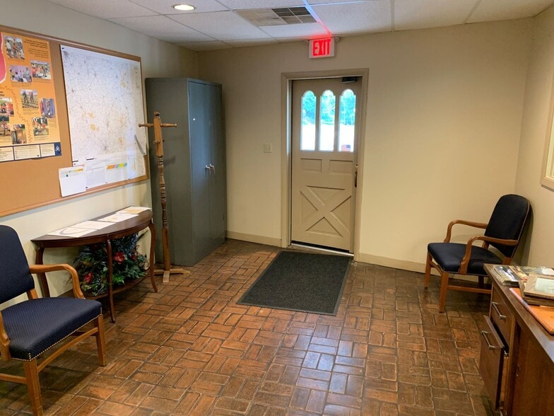More Photos Of 908 North St, Nacogdoches Office For Lease