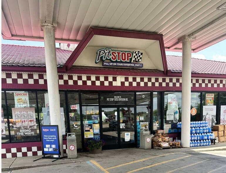 Primary Photo Of 10253 Division Rd, Casco Service Station For Lease