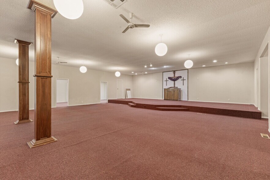 More Photos Of 215 S Bixby St, Coweta Religious Facility For Sale