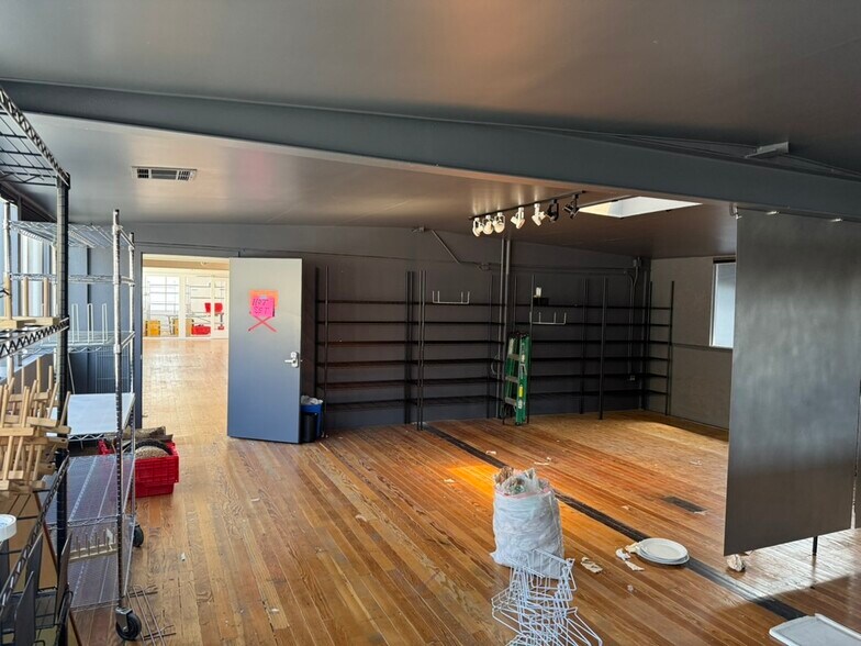 More Photos Of 3015 Adeline St, Oakland Light Distribution For Lease