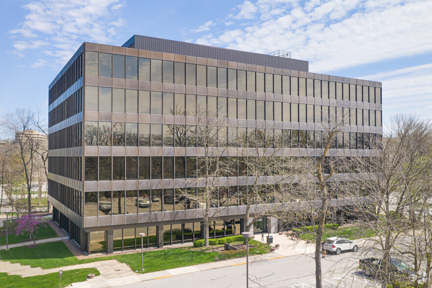 Primary Photo Of 9393 W 110th St, Overland Park Coworking Space