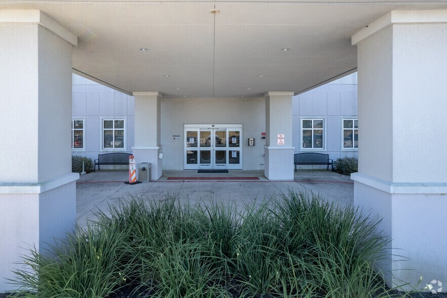 More Photos Of 7111 Medical Center Dr, Texas City Medical For Lease