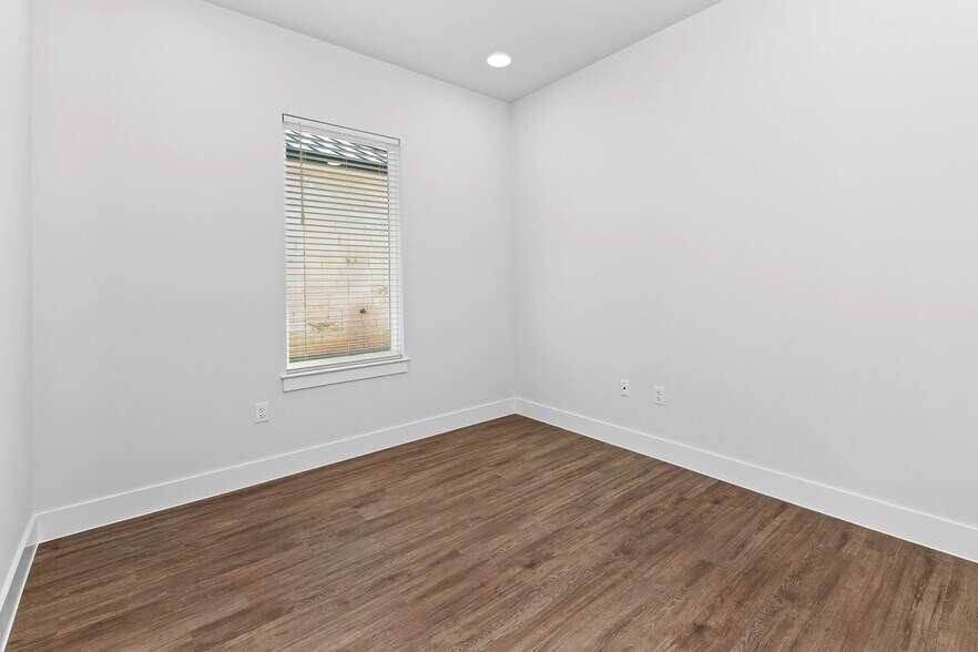 More Photos Of 3835 County Road 175, Round Rock Office For Sale