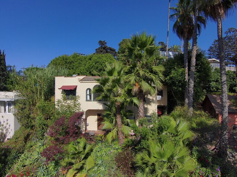 More Photos Of 3201 Hamilton Way, Los Angeles Apartments For Sale