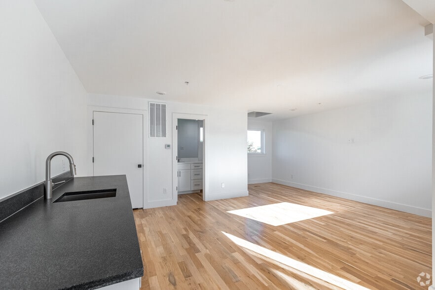 More Photos Of , Dallas Multifamily For Sale