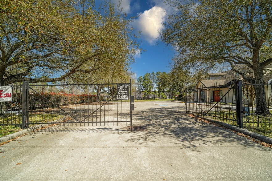 More Photos Of 12682 Shiloh Church Rd, Houston Office Residential For Sale