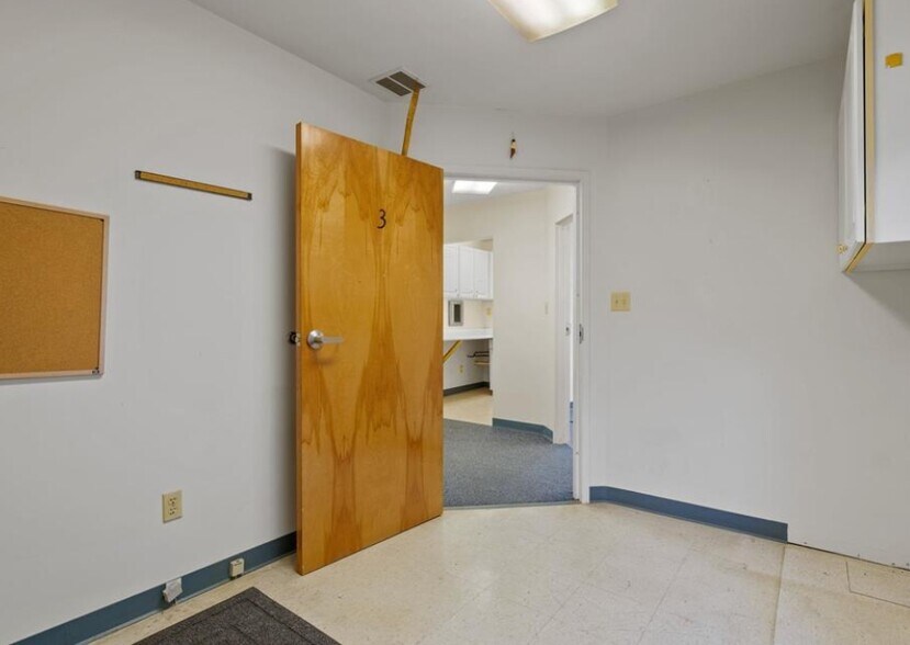 More Photos Of , Montgomery Office For Sale