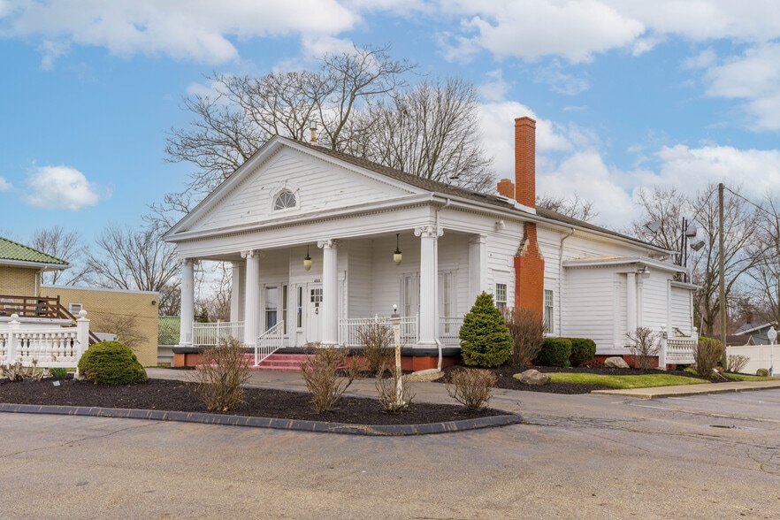 Primary Photo Of 4905 W Tuscarawas St, Canton Restaurant For Lease
