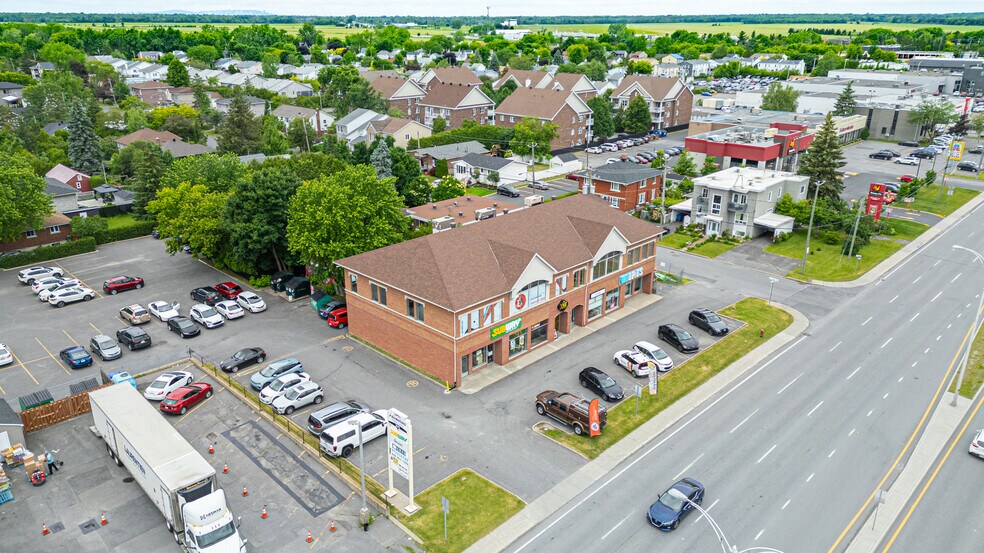 More Photos Of 900 Boul De Périgny, Chambly Freestanding For Lease