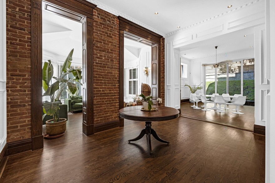 More Photos Of 1565 Av Du Docteur-Penfield, Montréal Specialty For Sale