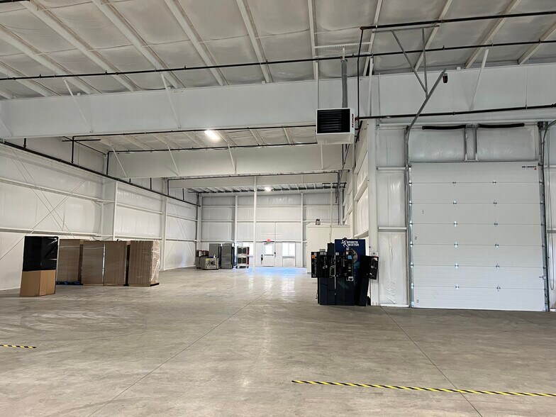 More Photos Of 15 Synergy Park Dr, Clifton Park Warehouse For Lease