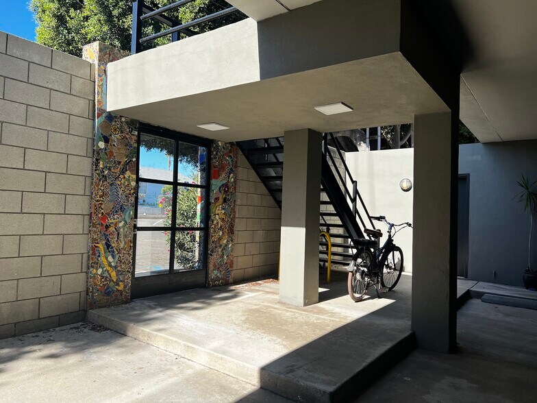 More Photos Of 2430-2434 Main St, Santa Monica Office For Lease