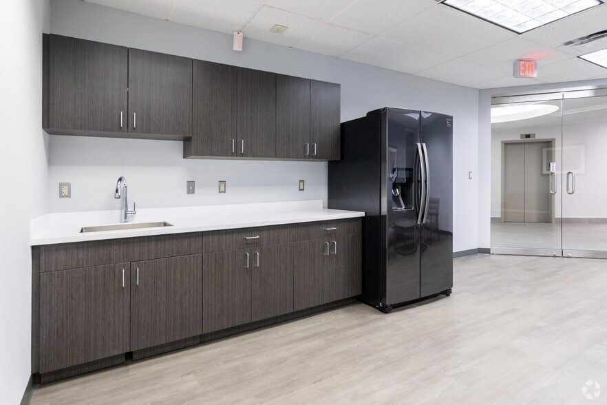 More Photos Of 8201 Corporate Dr, Landover Office For Lease