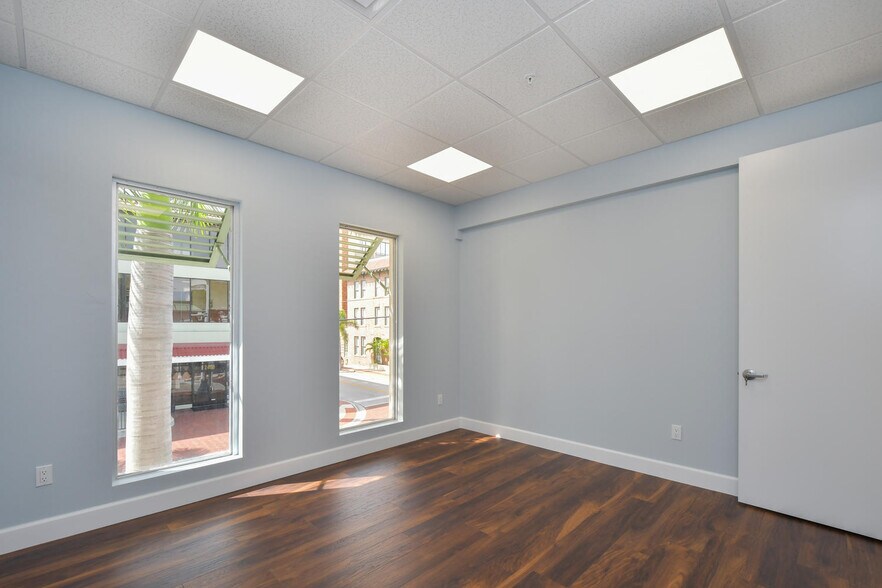 More Photos Of 2401 1st St, Fort Myers Office Residential For Lease