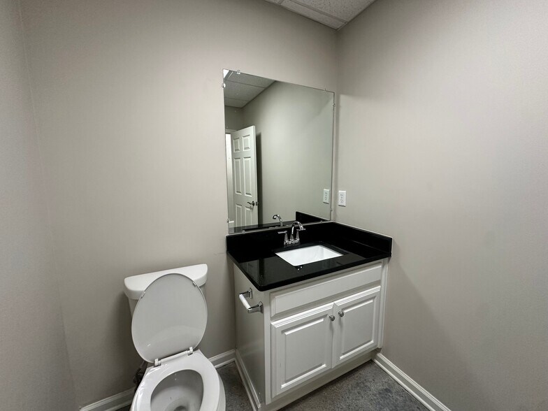 More Photos Of 5920 Odell St, Cumming Office For Sale