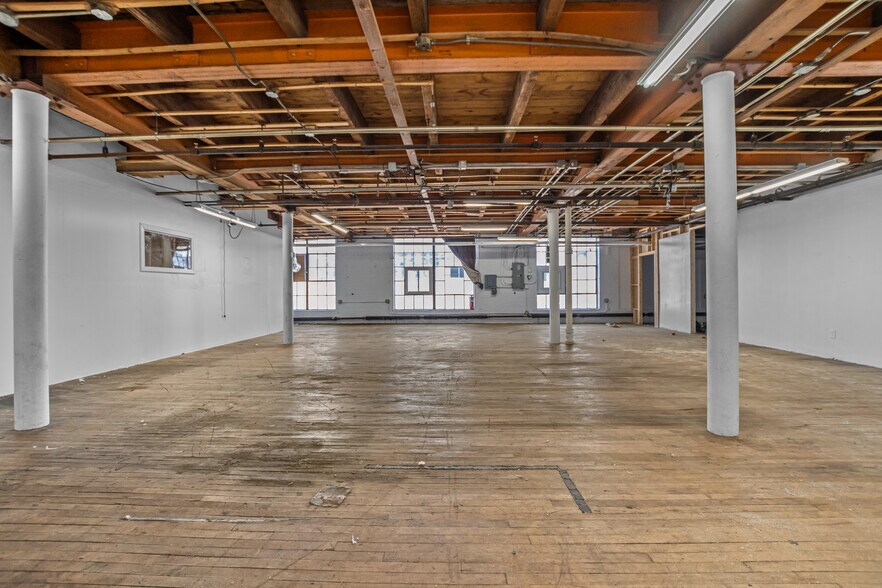 More Photos Of 165-167 Bow St, Everett Light Manufacturing For Lease