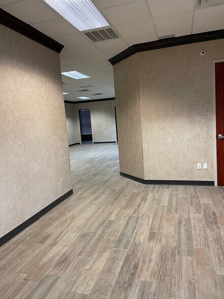 More Photos Of 609 S Kelly Ave, Edmond Unknown For Lease