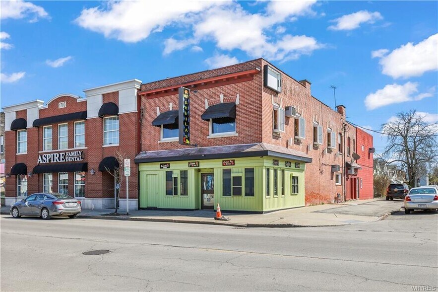 Primary Photo Of 1701 Pine Ave, Niagara Falls Restaurant For Sale