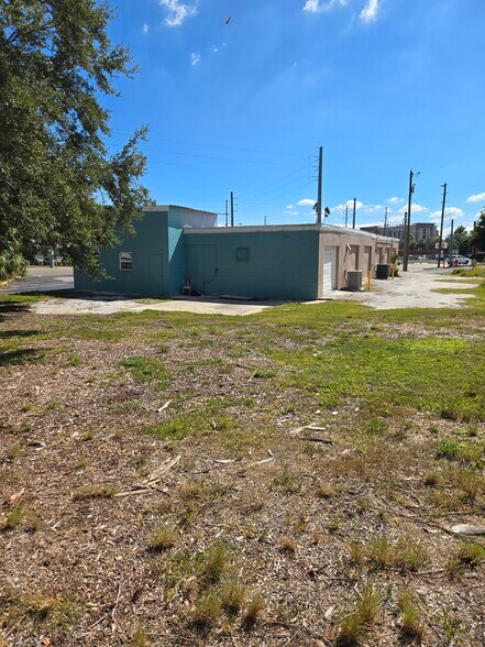 More Photos Of 211 Missouri Ave N, Largo Storefront Retail Office For Lease