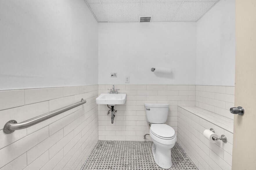 More Photos Of 1494 Ocean Ave, Brooklyn Flex For Lease