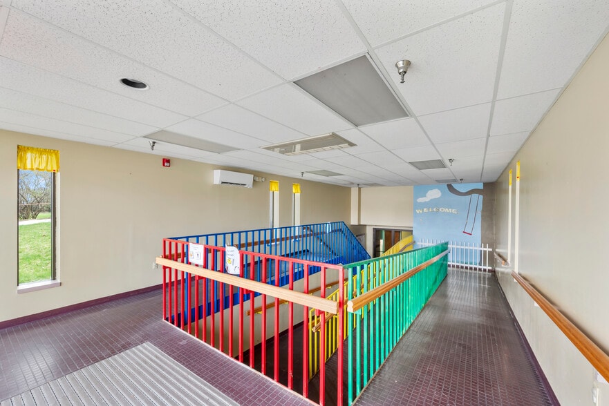 More Photos Of 1255 Engle St, Huntington Light Distribution For Sale