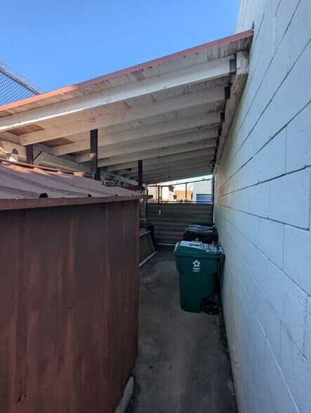 More Photos Of 702 Vesta St, Inglewood Manufacturing For Sale