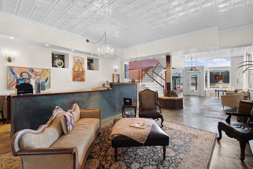 More Photos Of 108 Cumberland St E, Cowan Specialty For Sale