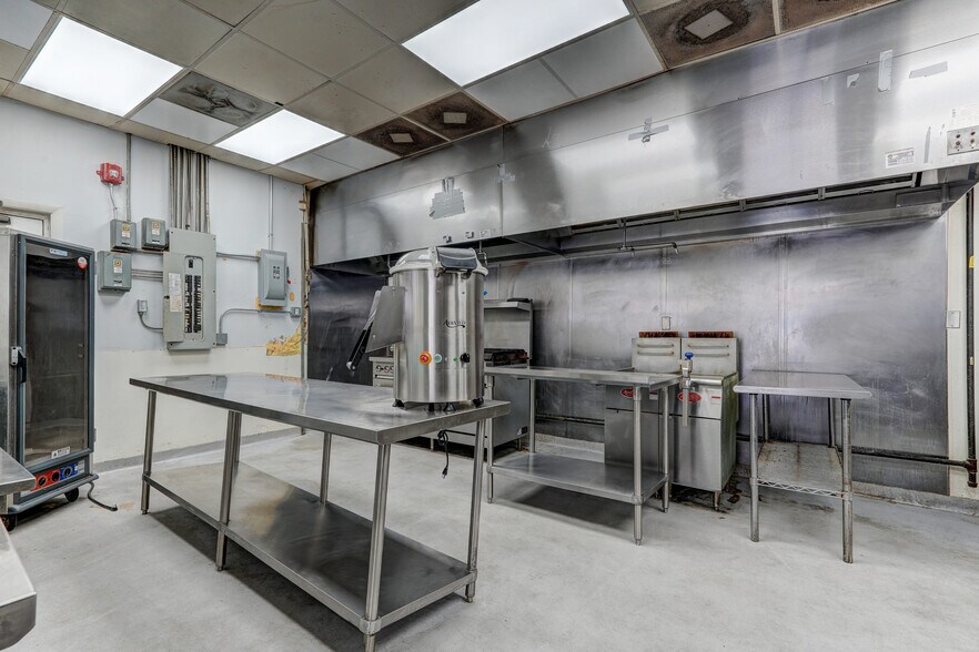 More Photos Of 247 W Kings Hwy, Eden Storefront Retail Office For Sale