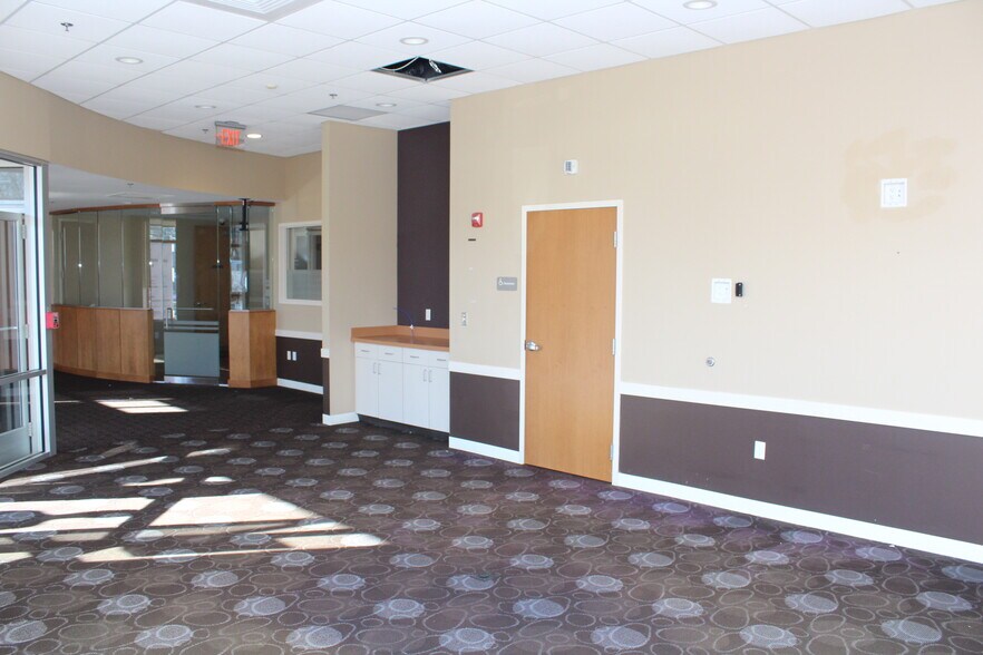 More Photos Of 340 E Main St, Milford Restaurant For Lease