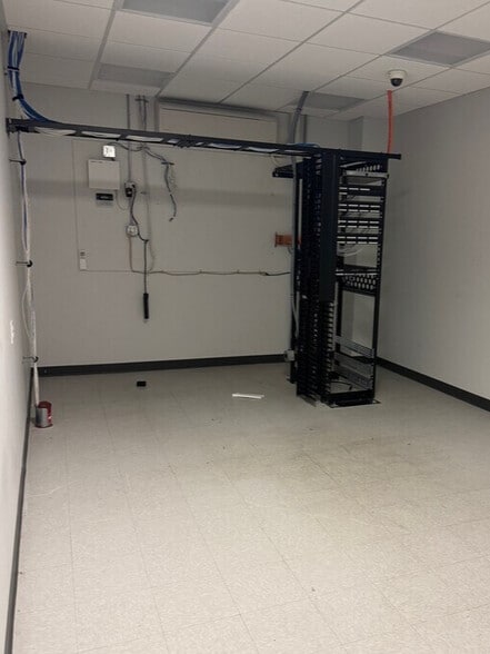 More Photos Of 2985 S Ridge Rd, Green Bay Medical For Lease