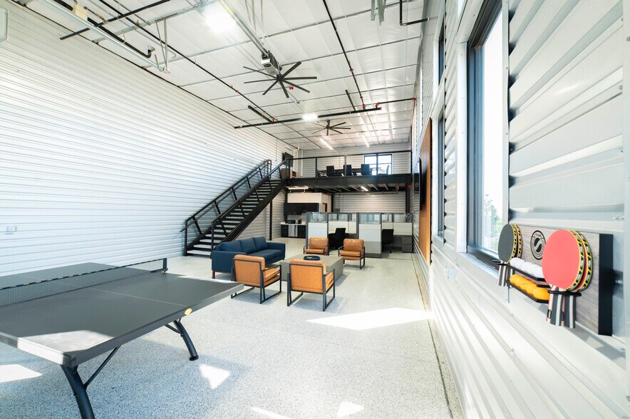 More Photos Of 5378 Ronald Reagan Blvd, Johnstown Flex For Lease