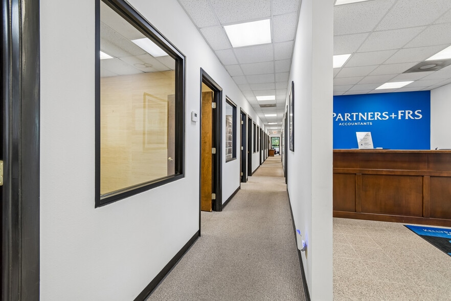 More Photos Of 1301 N 66th St, Saint Petersburg Office For Sale