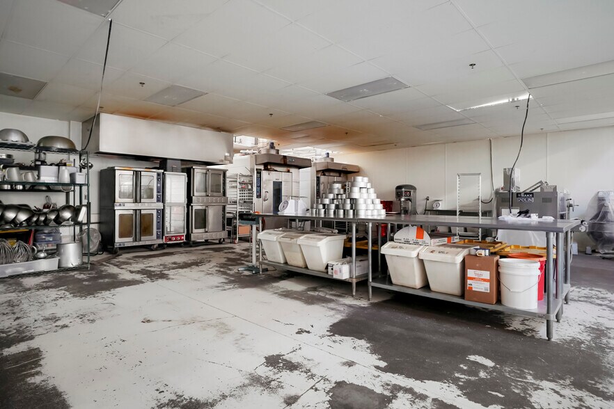 More Photos Of 82 Inverness Dr E, Englewood Warehouse For Sale