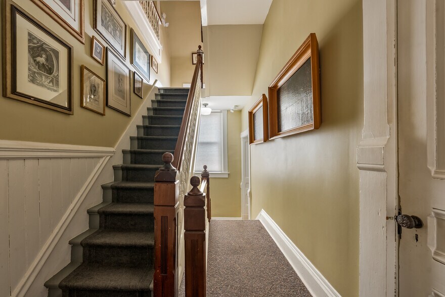 More Photos Of 809 Hall St, Saint Joseph Hospitality For Sale