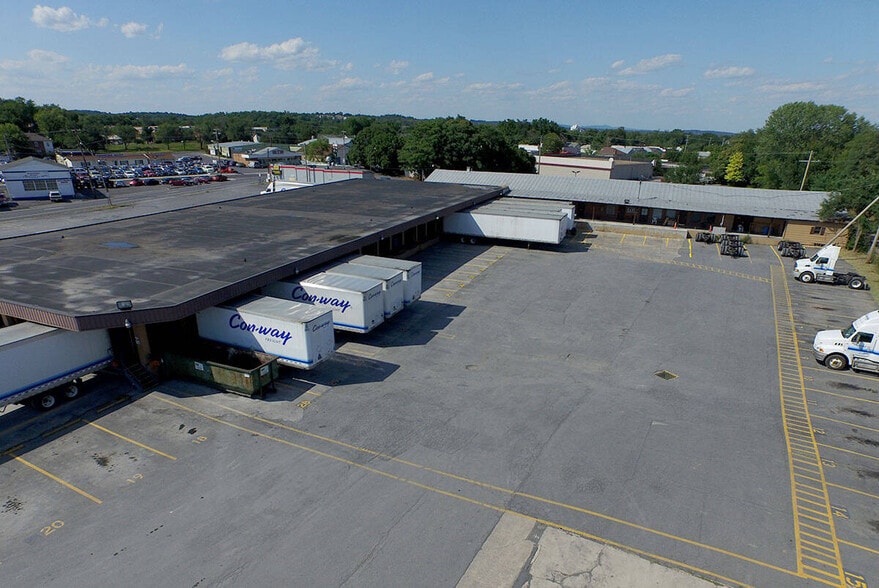 More Photos Of 670-700 N Cameron St, Winchester Truck Terminal For Lease