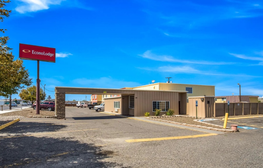 Primary Photo Of 1481 6th St, Umatilla Hotel For Sale