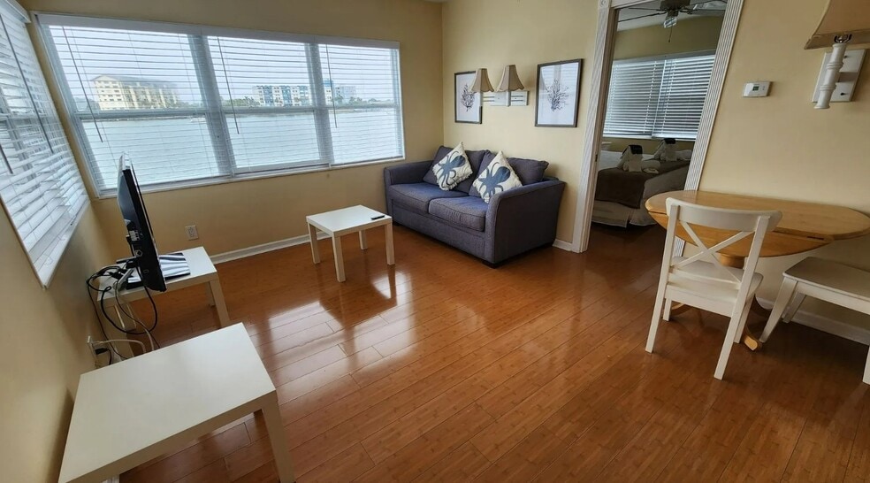 More Photos Of 621 Bay Esplanade, Clearwater Hotel For Sale