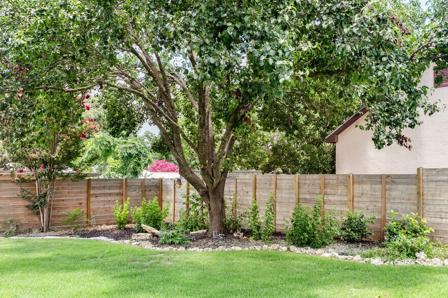 More Photos Of 508 N Orange St, Fredericksburg Specialty For Sale
