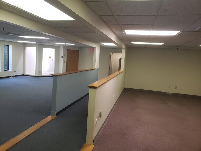 More Photos Of 168 Ayer Rd, Littleton Warehouse For Lease