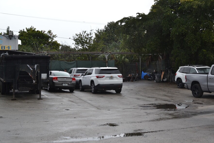 More Photos Of 12931 NW 27th Ave, Miami Auto Dealership For Lease