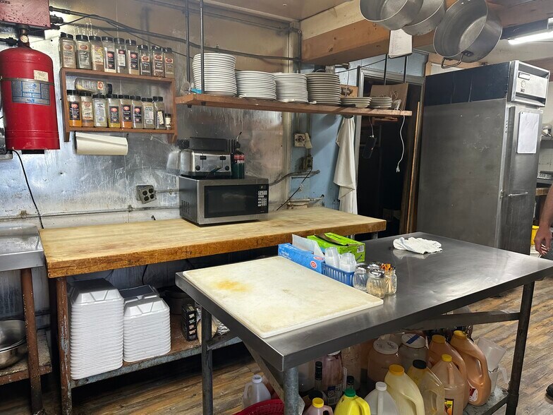 More Photos Of 7034 US-219 Hwy, Lewis Run Restaurant For Sale